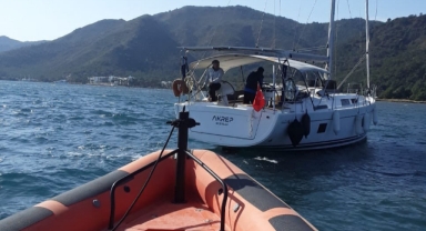 Tekne karaya oturdu: Mürettebat zor anlar yaşadı