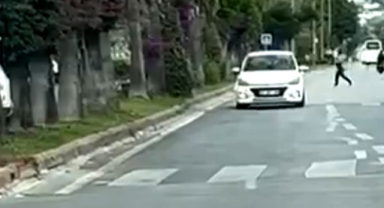 Trafikte tehlike yarattı... Kimseye aldırış etmedi!
