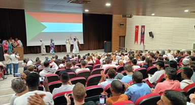 Yabancı öğrenciler Antalyalı iş insanlarıyla buluştu