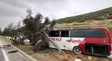 Yolcu otobüsü kaza yaptı! 11 yaralı