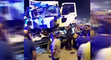 2 kamyon ile 1 motosikletin karıştığı kazada 4 kişi ağır yaralandı