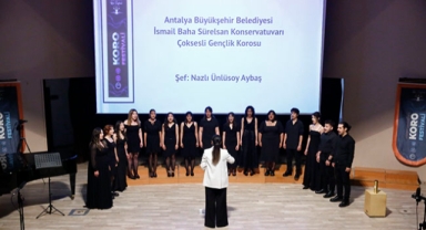 Alkışlar Çoksesli Gençlik Korosu’na