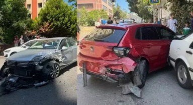 Alkollü sürücü park halindeki 3 araca çarptı