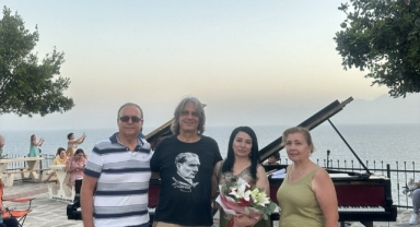 Alman piyanist Reiner Weiss'ten 'barış' konseri