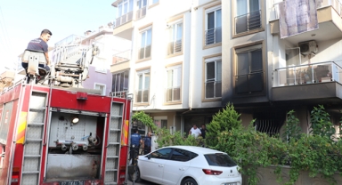 Anne ve oğlu yangından kurtarıldı