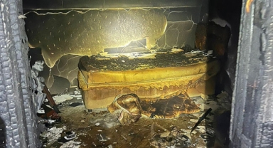 Apartmanda yangın çıktı... Daire kullanılamaz hale geldi