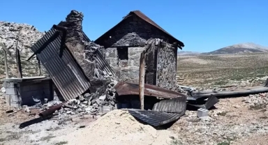 Arıcı barınağında yangın