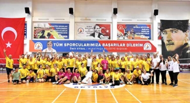 Badminton şenliği başladı