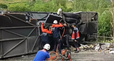 Bitlis'te feci kaza: 2 ölü, 4'ü ağır 30 yaralı