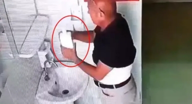 Cami tuvaletindeki sabunluğu çaldı
