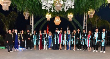 Coşkulu mezuniyet töreni