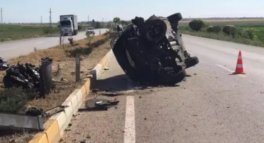 Devrilen otomobilde 3 kişi yaralandı