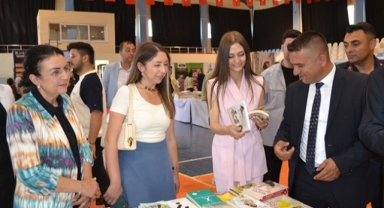 Eğitim Şenliği'nde kitap fuarı açıldı