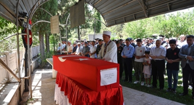 Gazi son yolculuğuna uğurlandı