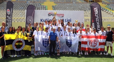 Genç atletler ligi kupa ile tamamladı