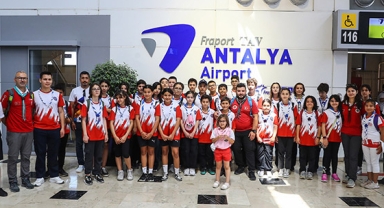 Büyükşehir izcileri havalimanını gezdi