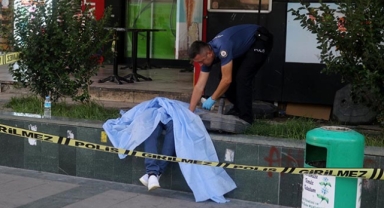 Kaldırımda ölü bulundu