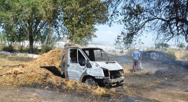 Kamyonetteki yangın çevreye sıçradı