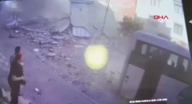 Küçükçekmece'de bina çöktü! 1 ölü, 7 yaralı
