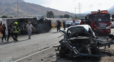 Mersin'de otobüs karşı şeride geçti: 2 ölü, 34 yaralı