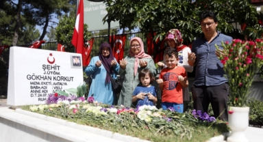 Mezarlıklarda ziyaretçi yoğunluğu