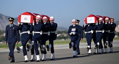 Şehit pilotlar memleketlerine uğurlandı