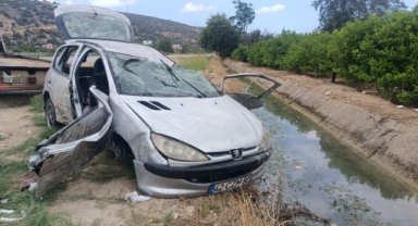 Sulama kanalına otomobil devrildi