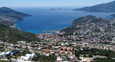 Tatilde villalar doldu taştı