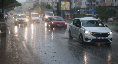 Yağmur ve fırtına hayatı olumsuz etkiledi