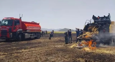 Yangında tarla ve balya makinesi yandı