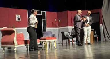 'Yırtık Cübbe' topluluğundan tiyatro şöleni