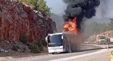 Yolcu otobüsü alev alev yandı; o anlar kamerada