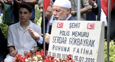 15 Temmuz şehitleri mezarları başında anıldı