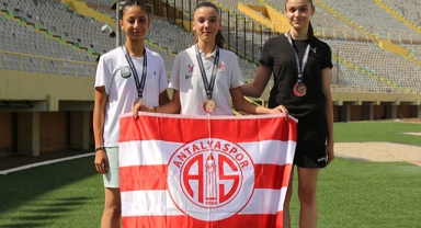 Akrep’in atletleri 12 madalya aldı
