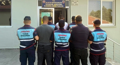 Akü hırsızları yakalandı