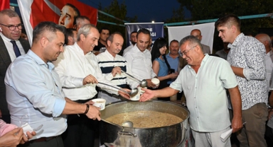 Aşureler kaynadı, bereket paylaşıldı