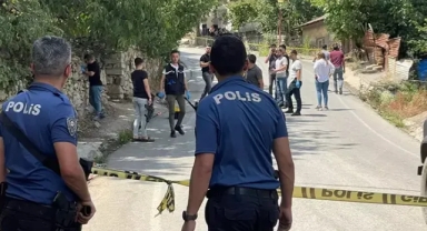 Babasını öldürüp, kardeşini ağır yaraladı