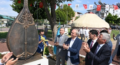 Dombra anıtı törenle açıldı
