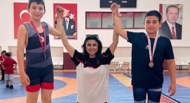 Kepezli güreşçiler madalyaları topladı