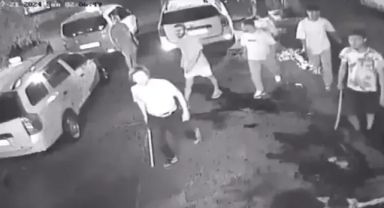 'Korsan taksici' diye dövüldü, taksi durağını bastı
