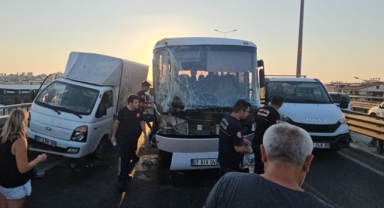 Manavgat'ta zincirleme kaza: 1 ölü, 3 yaralı