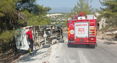 Minibüs devrildi... 7 işçi yaralandı