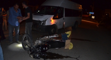 Minibüsle otomobil çarpıştı, 3 kişi yaralandı