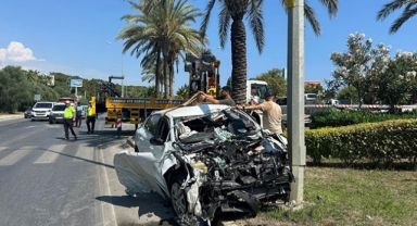 Otomobil ile kamyonet çarpıştı... 1 ölü, 1'i ağır 5 yaralı