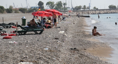 Sarısu Plajı'nda plastik tehlikesi