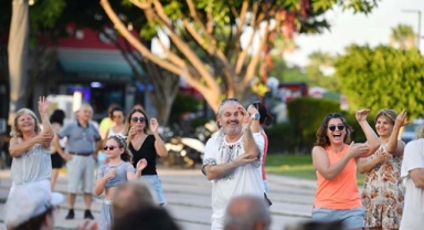 Sokakta dans var