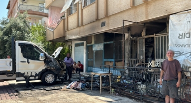 Tekstil atölyesinde yangın...Alevler kamyonete sıçradı