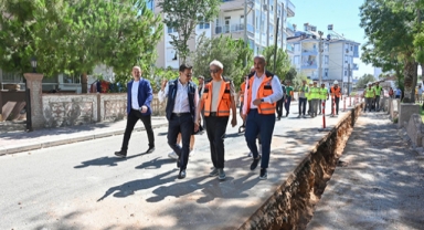 Vaatlerini gerçekleştiriyor