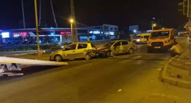 3 otomobil çarpıştı: 7 yaralı