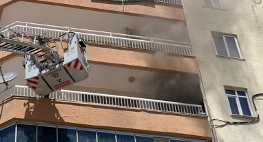 Apartmandaki yangın binada oturanları panikletti
